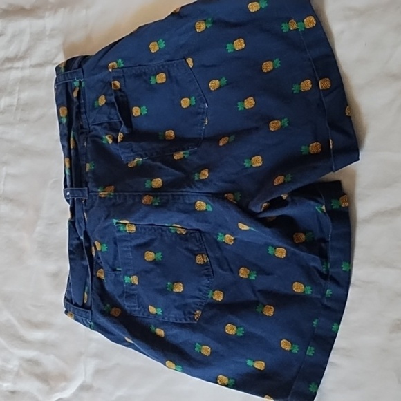 St. John's Bay Pineapple Cuffed Chino Shorts Sz4 - Picture 4 of 6